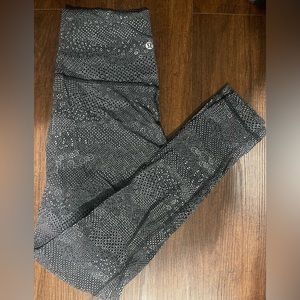 Lululemon size 6 leggings